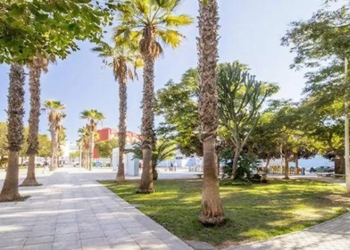 Apartment Cozy @ 3br Near Promenade! *